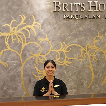 Brits Hotel Pangkalanbuun Exterior foto