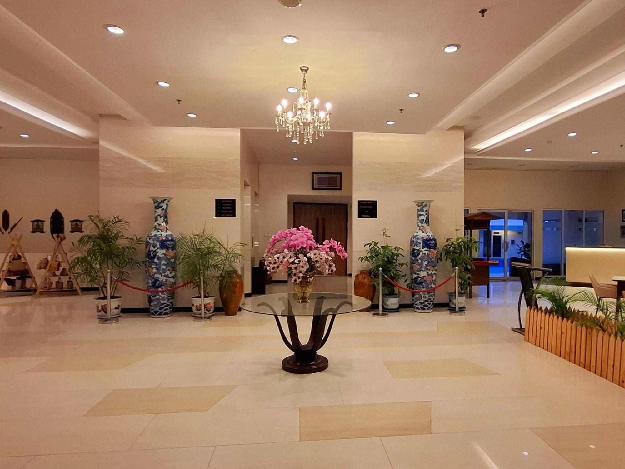 Brits Hotel Pangkalanbuun Exterior foto